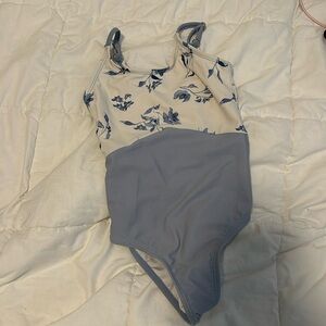 Girls swimsuit